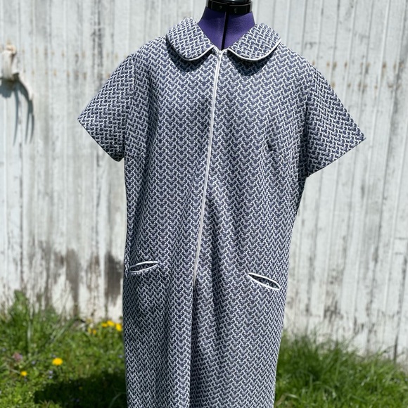 Vintage Patterned House Dress - Picture 5 of 5